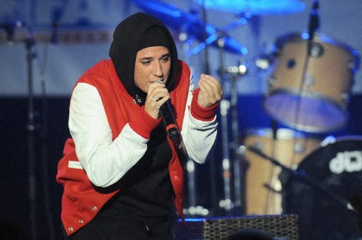 La chanteuse française Diams se produit sur scène lors d'un concert caritatif organisé pour les victimes du tremblement de terre en Haïti le 24 janvier 2010 au Bataclan à Paris. (Miguel Medina / AFP)