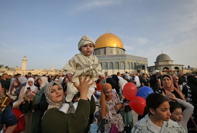 Les Palestiniens prient dans le calme à Al-Aqsa pour l’Aïd et se souviennent des martyrs