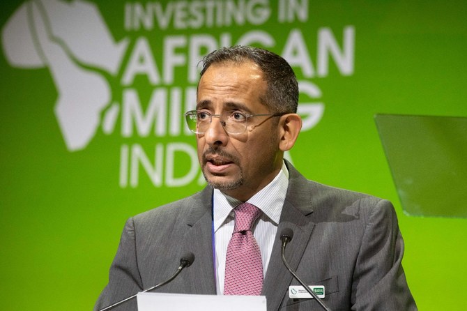 Le ministre saoudien de l'Industrie et des Ressources minérales, Bandar Alkhorayef, s'exprimant lundi lors du Mining Indaba au Cap. (Photo, AFP)