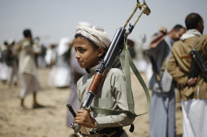 Les Houthis utilisent des camps d'été pour former des enfants soldats