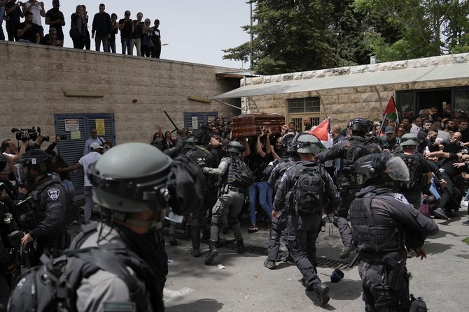Cisjordanie: Charges policières lors des funérailles de Shireen Abu Akleh