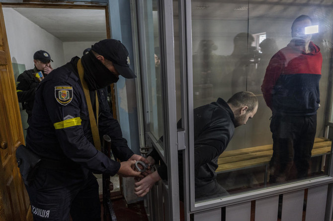Ukraine: deux soldats russes condamnés à 11 ans de prison pour avoir bombardé des villages