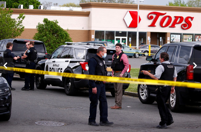 Crime raciste dans l'Etat de New York: au moins dix morts, en majorité des Afro-Américains