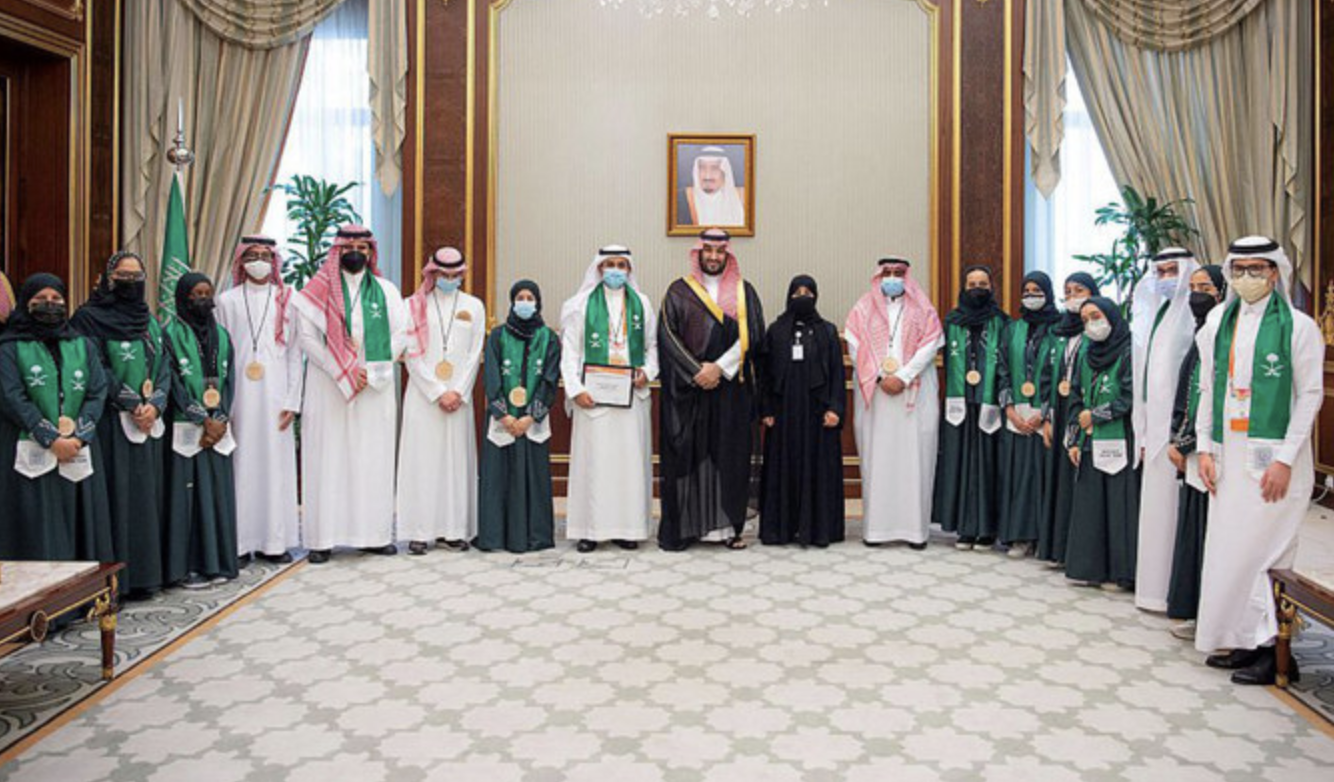 Le prince héritier salue les étudiants saoudiens lauréats du concours Isef 2022