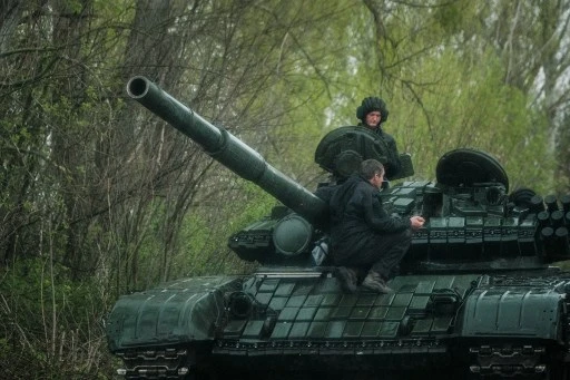 L'Ukraine est une guerre par procuration, mais qu'est-ce qui y gagne?