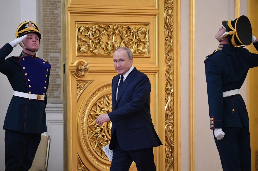 Ukraine: la Russie expulse deux diplomates finlandais, se retire du Conseil de la Baltique