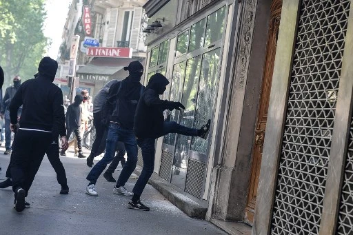 Des dizaines de milliers de personnes dans la rue en France pour un 1er-Mai très politique