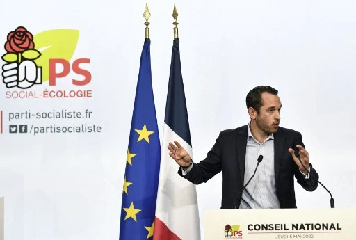Le porte-parole du PS accuse Macron de vouloir «enjamber» maintenant les législatives