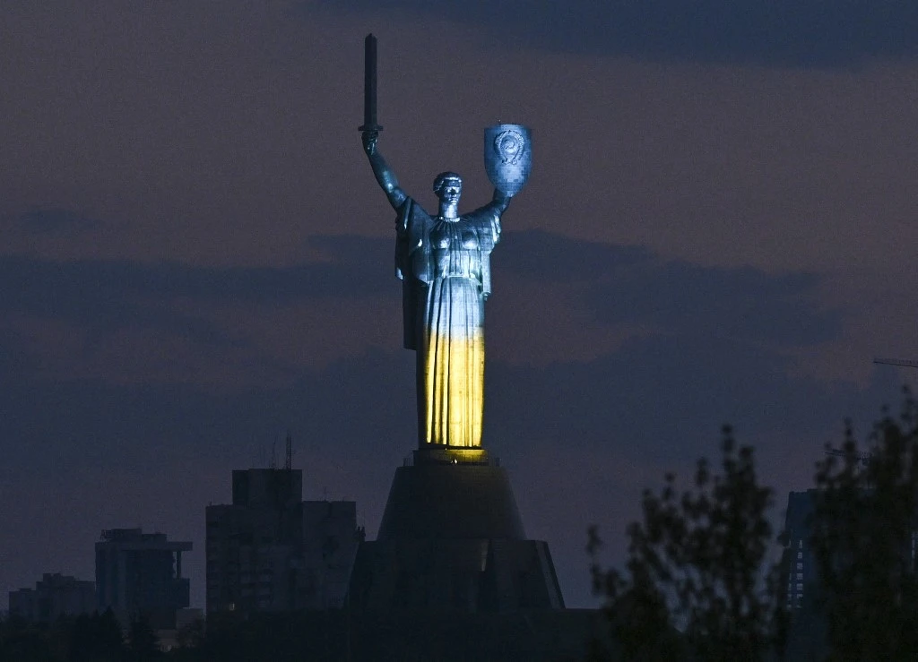 « Nous ne sommes pas des nazis »: Kiev célèbre discrètement le Jour de la Victoire