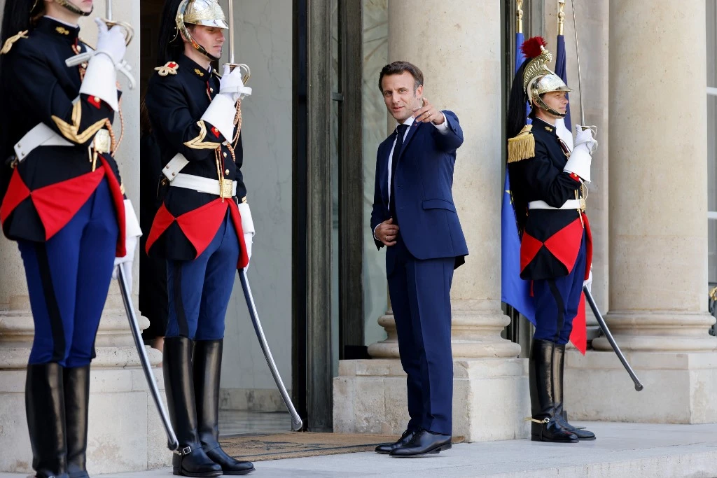 Avec Macron, continuité et changement