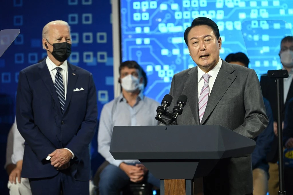 Biden et Yoon discutent sécurité sur fond de «bruits de sabre»