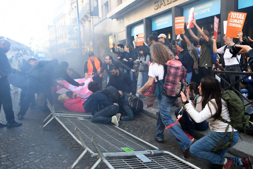 Les actionnaires valident la stratégie climat de TotalEnergies au terme d'une AG chahutée