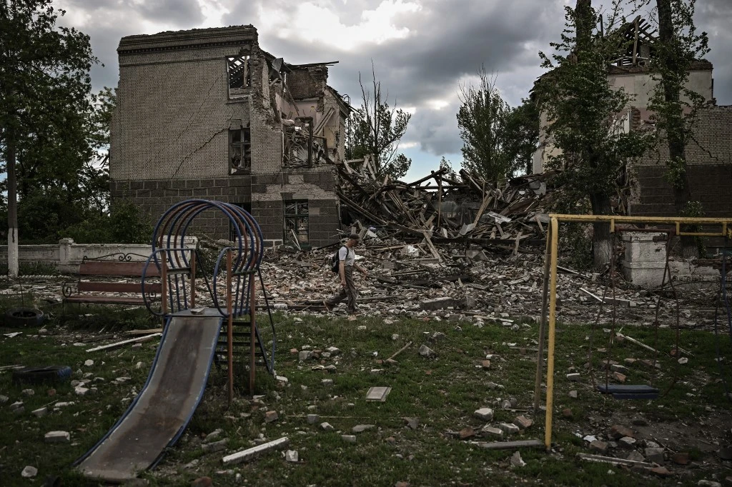 Ukraine: le Donbass ravagé par une bataille acharnée, Severodonetsk menacée
