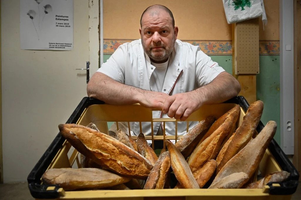Du fournil au marché dominical, le «boulanger humaniste» de Besançon entre en campagne