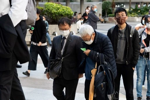 Hong Kong: arrêtés ainsi qu'un universitaire, un cardinal et une pop star libérés sous caution