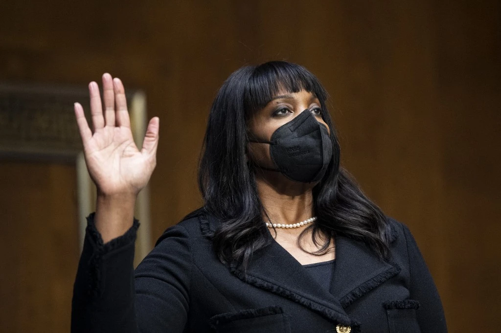 Lisa Cook confirmée par le Sénat, devient la première gouverneure noire à la Fed