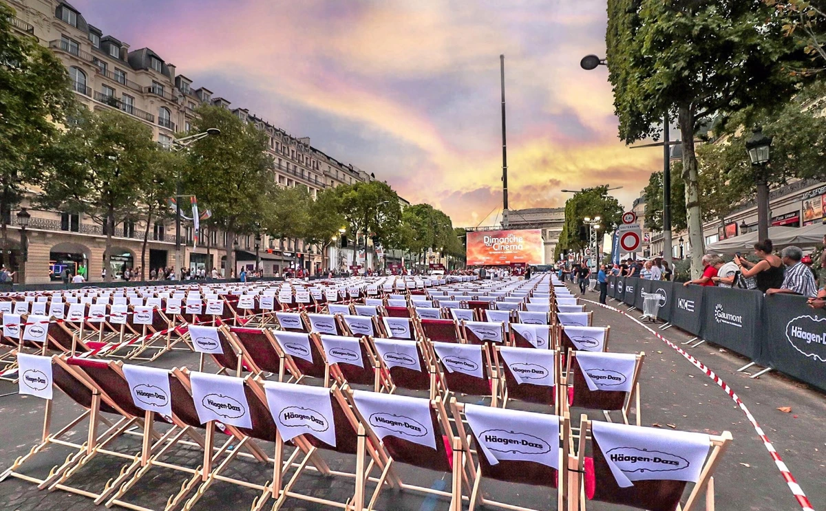 Cinéma en plein air sur les Champs Elysées