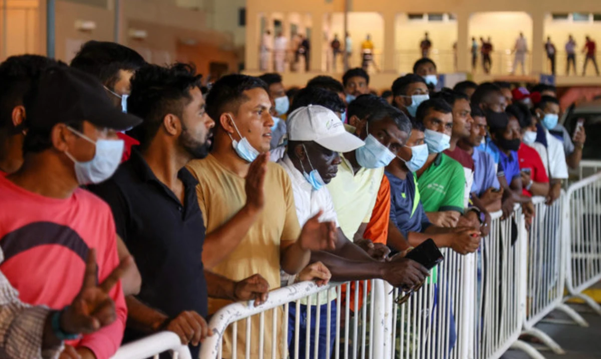 Mondial-2022: au Qatar, les migrants se pressent pour apercevoir la Coupe du monde