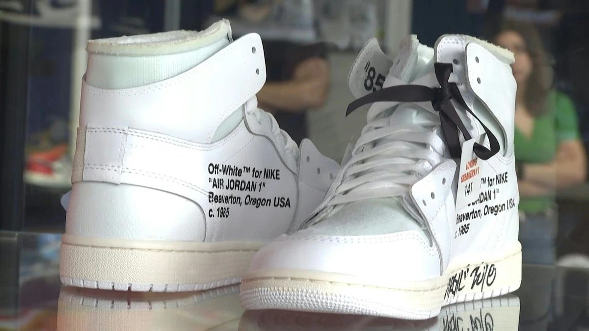 Signées Virgil Abloh ou Travis Scott, des baskets aux enchères