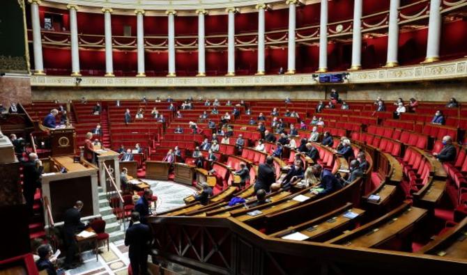 Législatives: coup de chaud sur les projections en sièges
