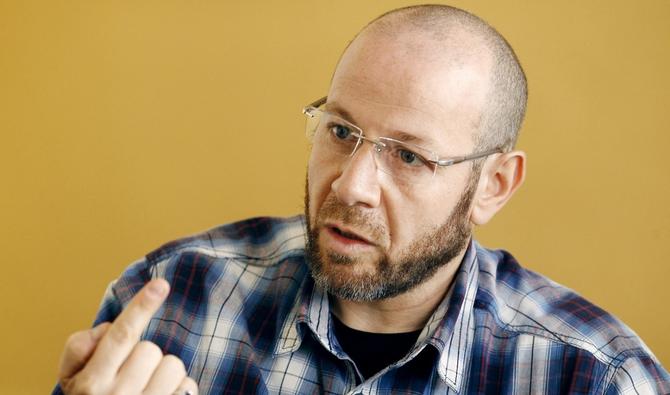 L'ex-détenu algérien de Guantanamo Saber Lahmar lors d'un entretien le 23 mai 2011 à Bordeaux (Photo, AFP).