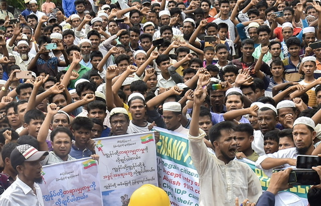 Des dizaines de milliers de réfugiés rohingya manifestent au Bangladesh