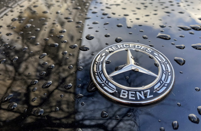 Mercedes rappelle près d'un million de voitures
