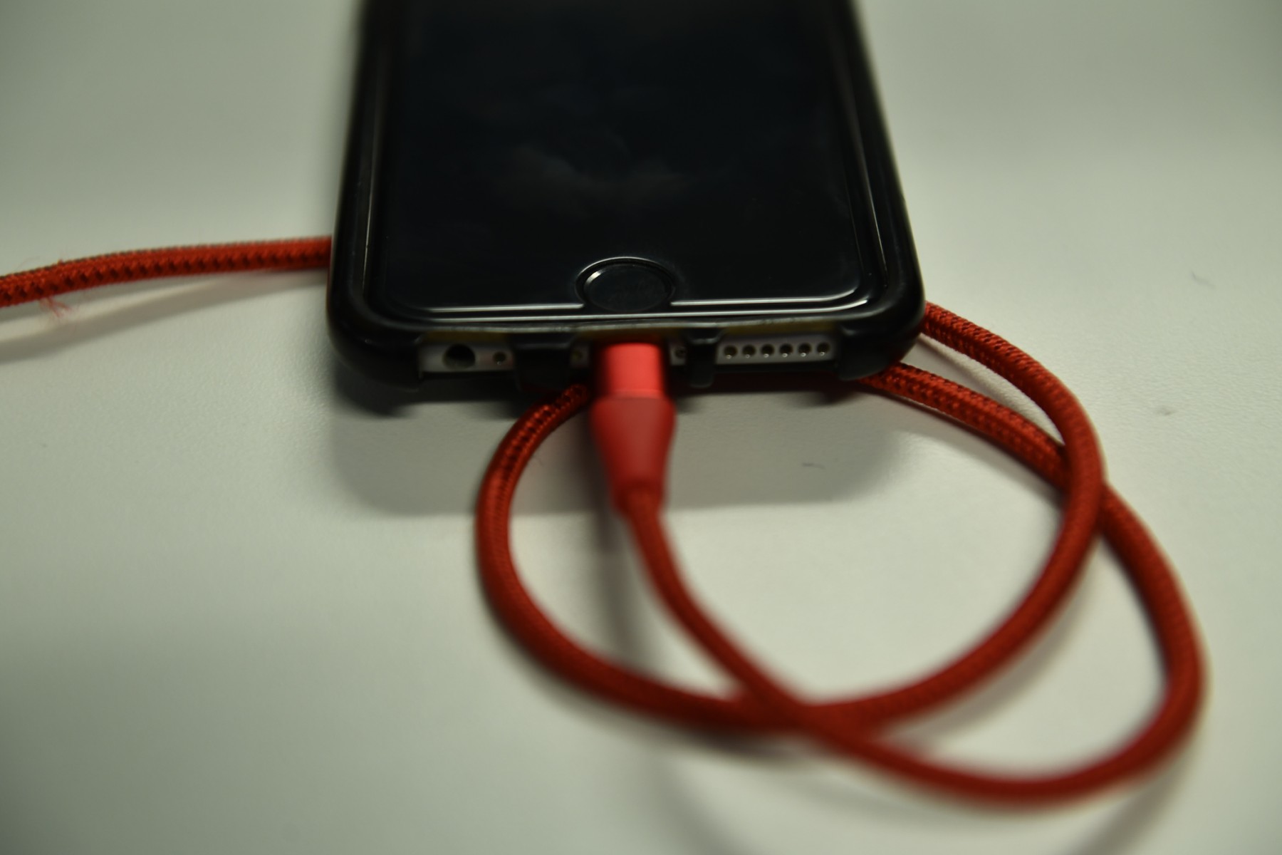 Smartphones: l'UE impose un chargeur unique à partir de 2024