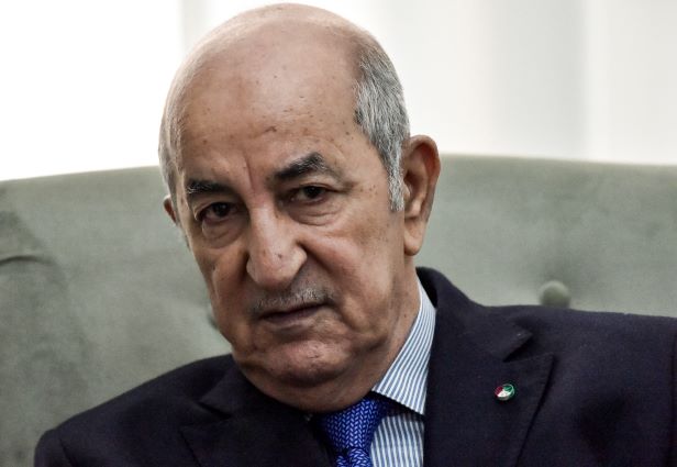 Algérie: le ministre des Finances limogé