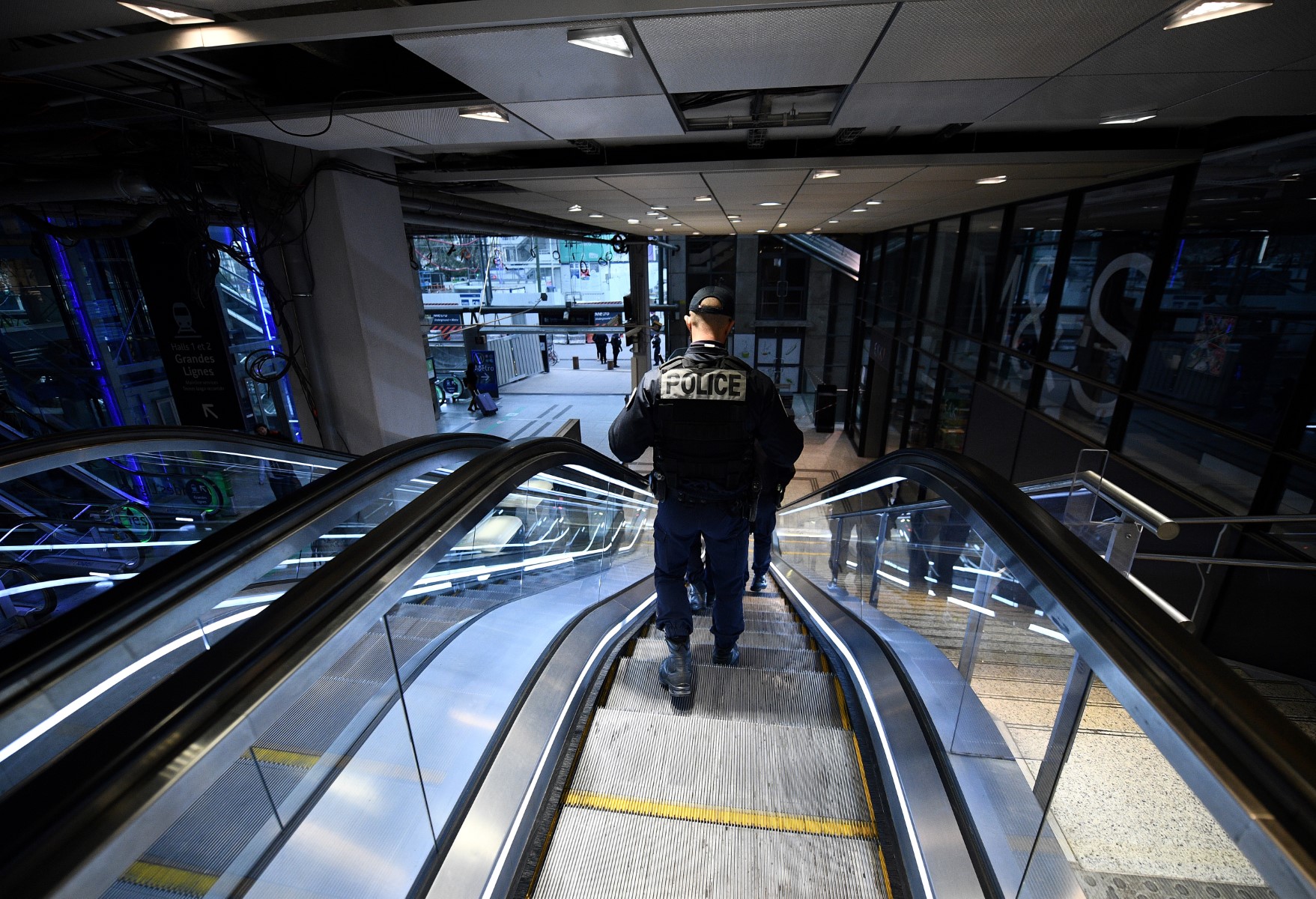 Paris: un homme interpellé gare Montparnasse avec deux armes automatiques dans un sac