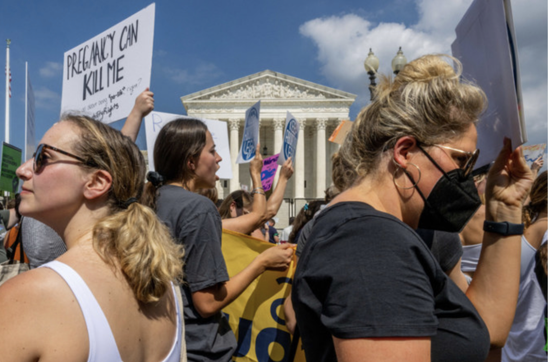 USA: La Cour suprême dynamite le droit à l'avortement, de premiers Etats bannissent les IVG