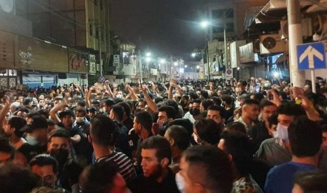 L'effondrement d'un immeuble cristallise la grogne socio-politique en Iran