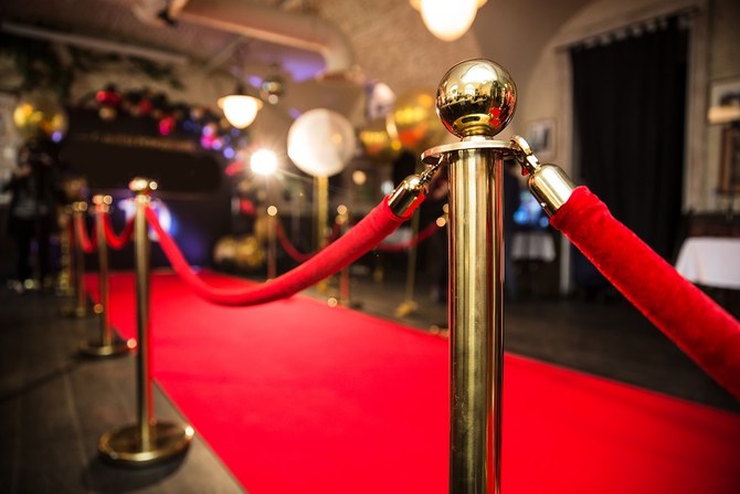 Rien ne peut mieux illustrer l'attente d'une soirée glamour qu'un tapis rouge. (Shutterstock)