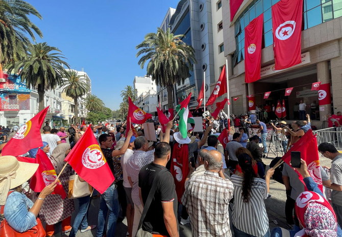 Vaste grève en Tunisie sur fond de profonde crise politique