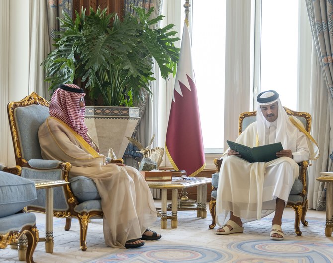 Le roi Salmane envoie un message écrit à l’émir du Qatar