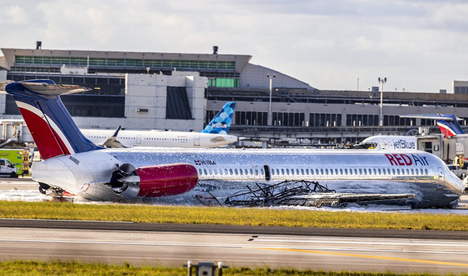 Un avion prend feu lors de son atterrissage à Miami, trois blessés