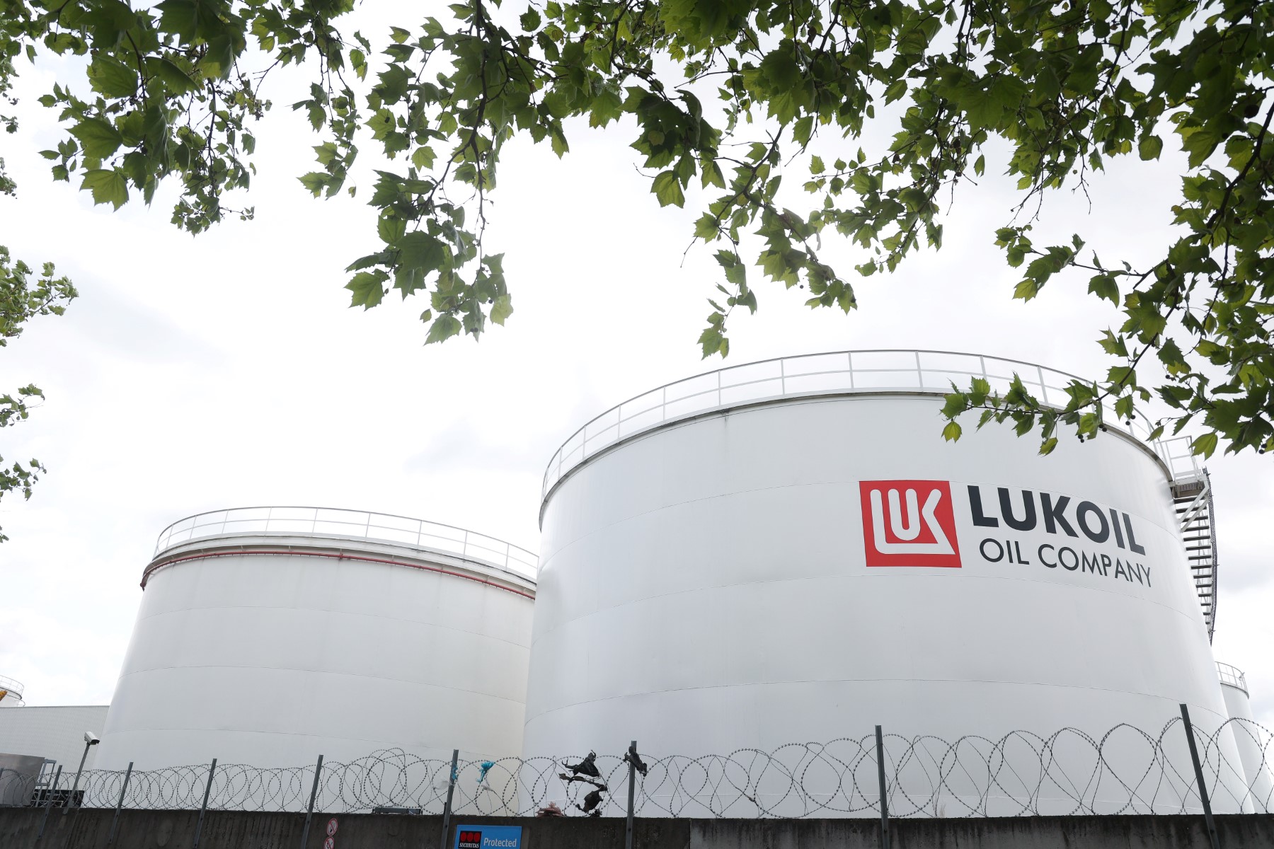 L'UE durcit ses sanctions contre la Russie, avec un embargo pétrolier progressif