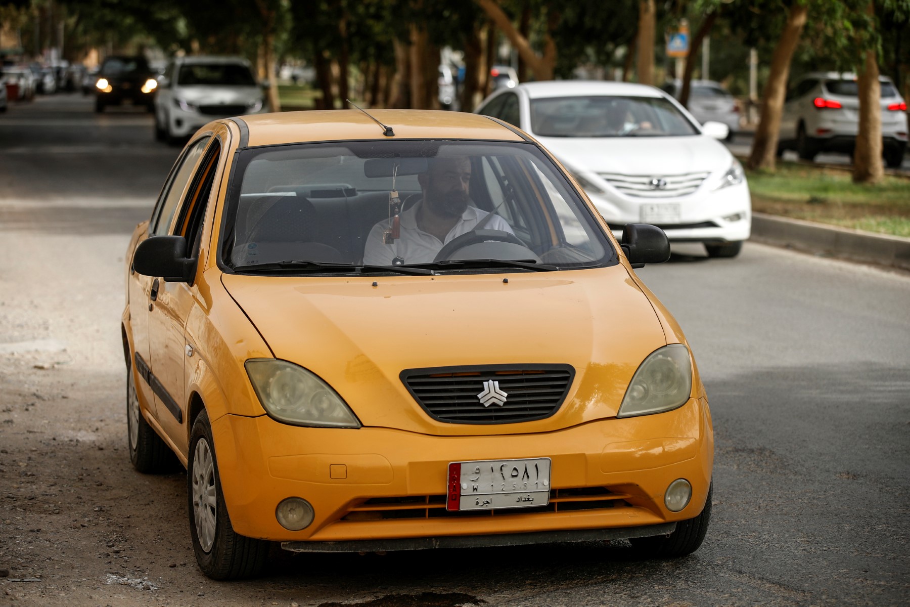 Bagdad: pour Oussama le taxi, les bouchons, c'est sa vie
