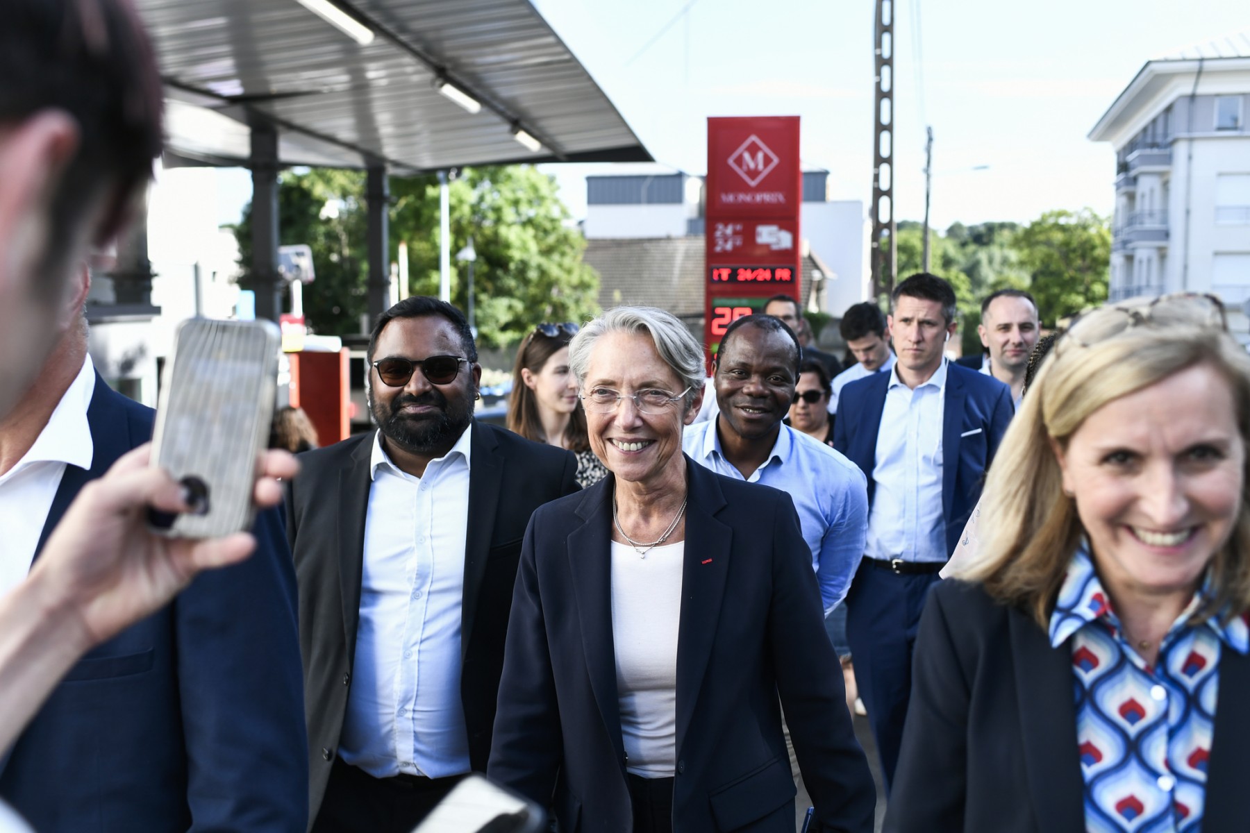 Législatives: En campagne dans l'Essonne, Borne promet des «réponses immédiates»