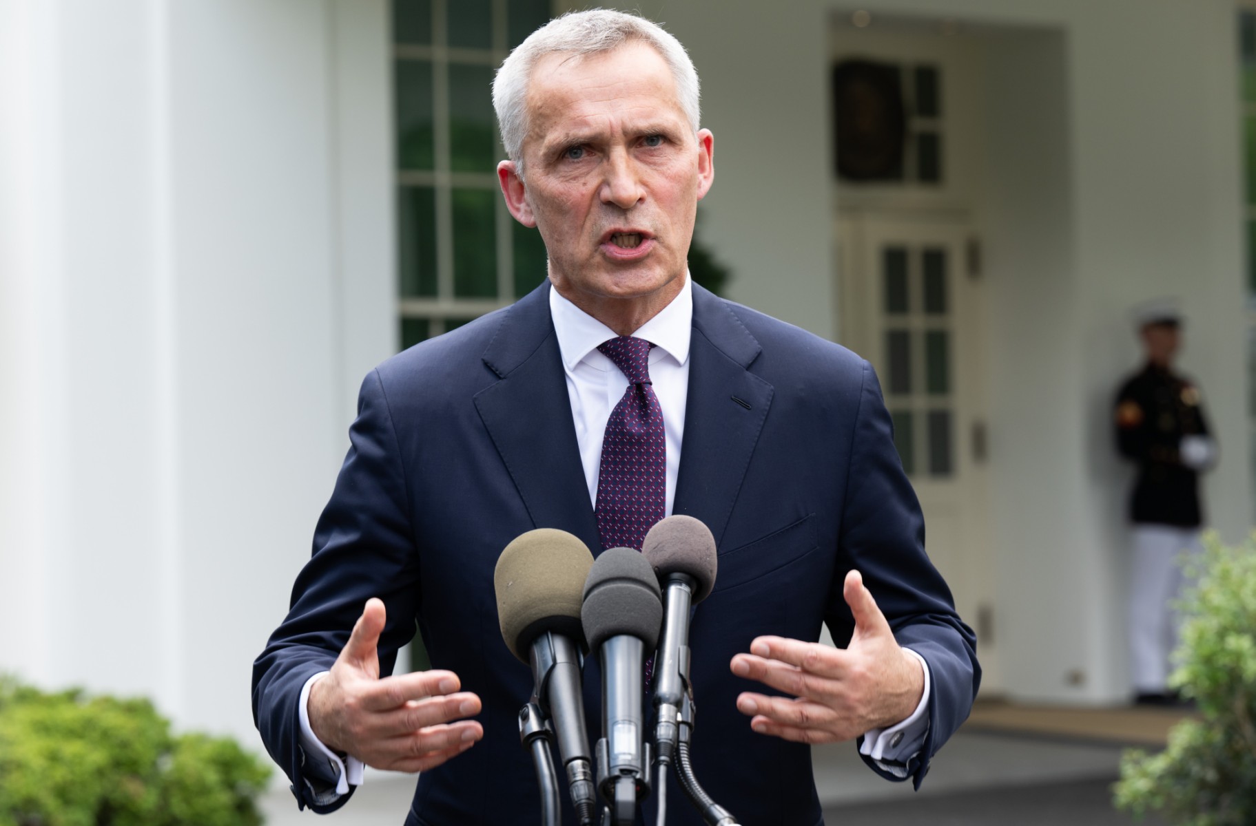Jens Stoltenberg appelle la Grèce et la Turquie «à régler leurs différends en mer Egée»
