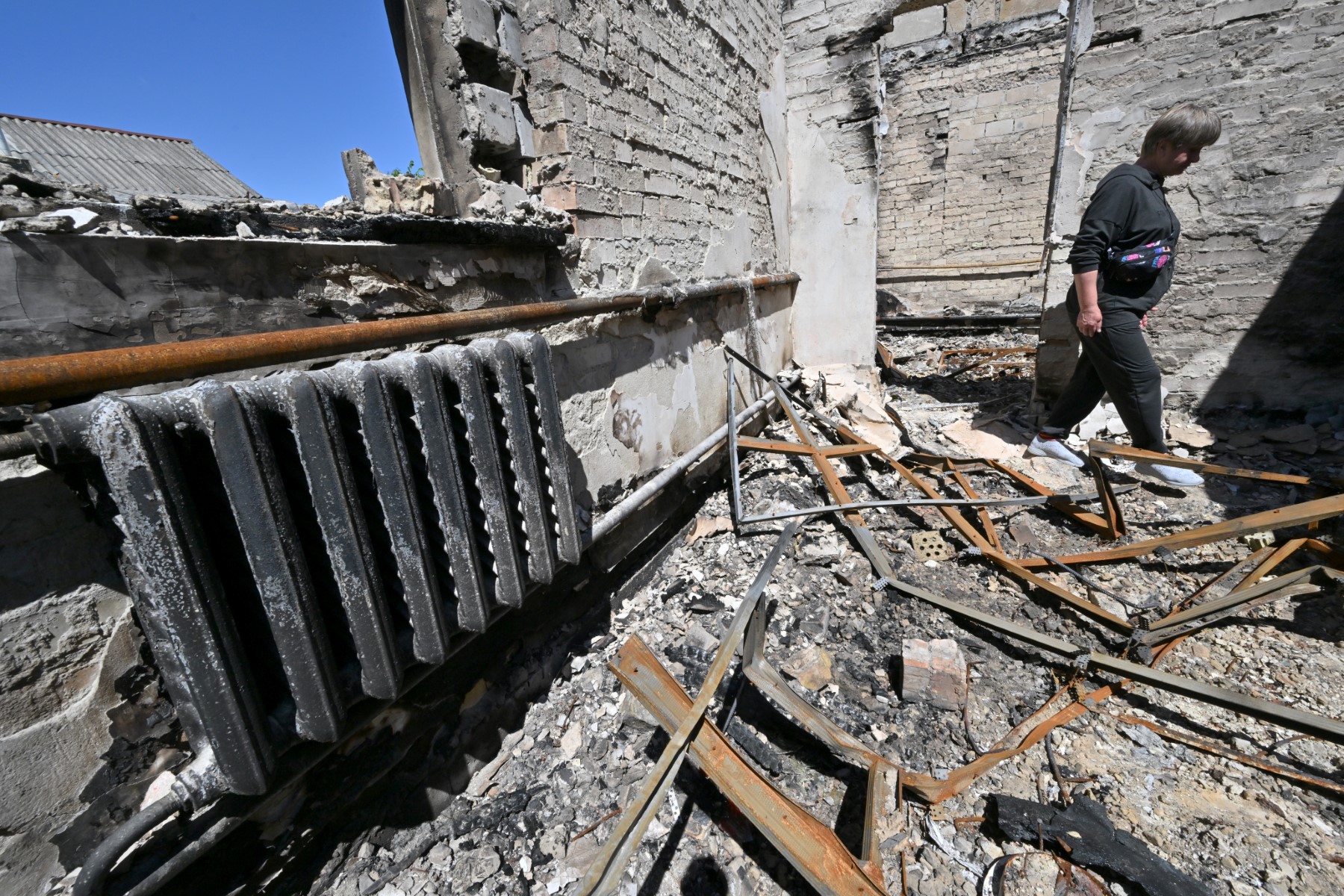 Dans les « villes martyres » près de Kiev, on déblaie pour reconstruire