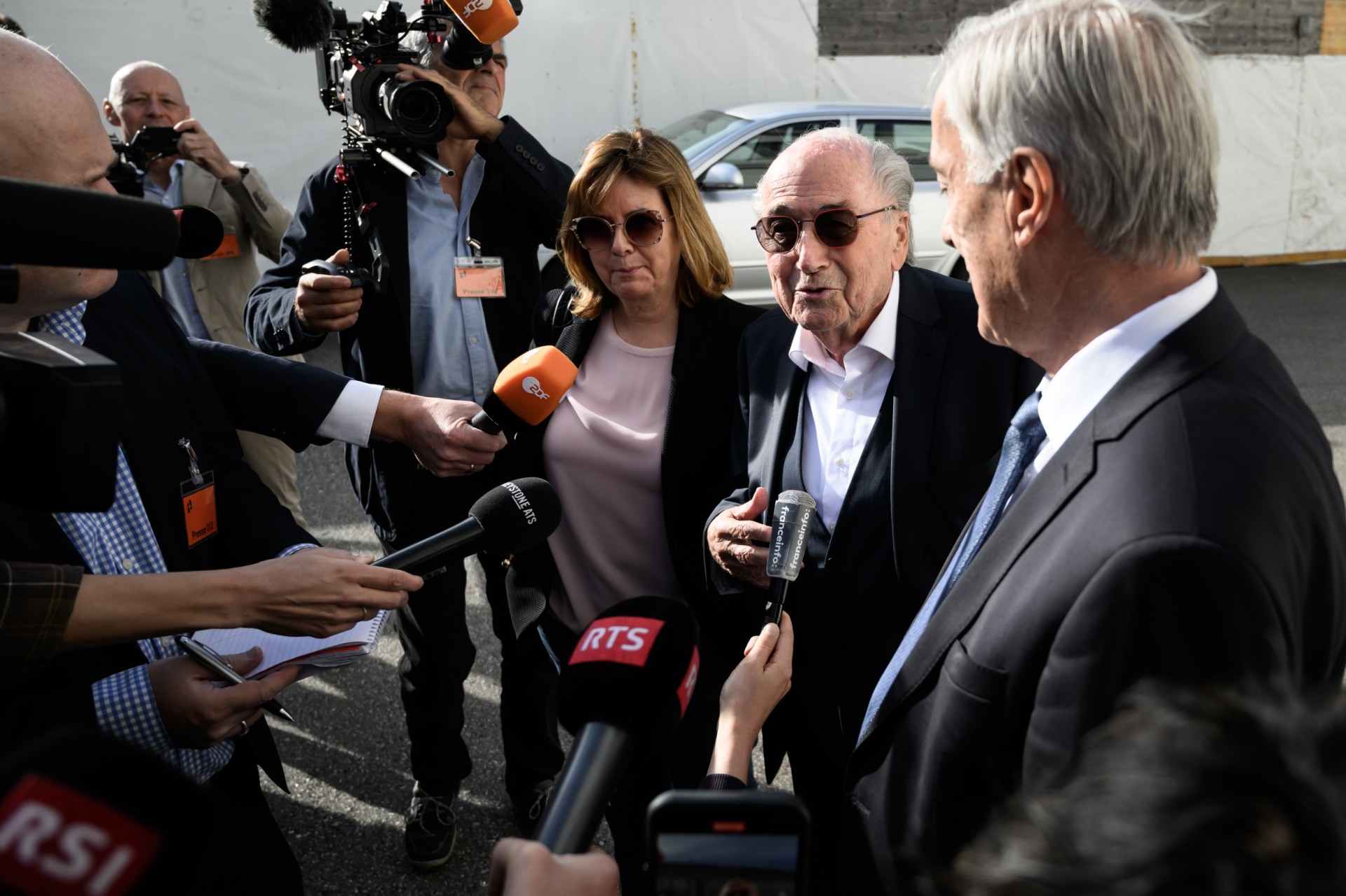 Accusés d'avoir escroqué la Fifa, Platini et Blatter comparaissent en Suisse