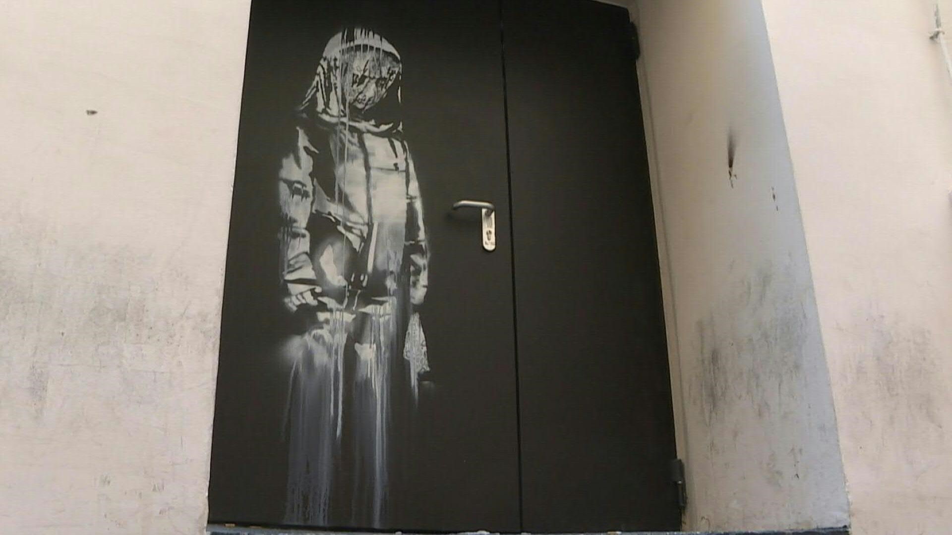 Vol d'un Banksy au Bataclan: «J'ai été mis devant le fait accompli», assure un prévenu à Paris