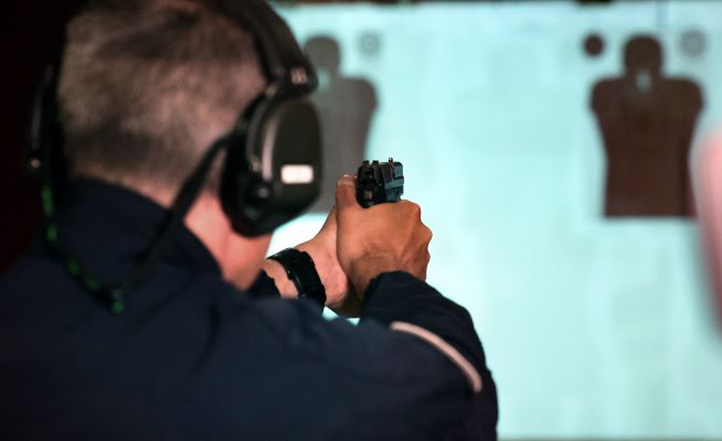 Trois séances de tirs par an : la formation des policiers, enrichie mais encore « insuffisante»