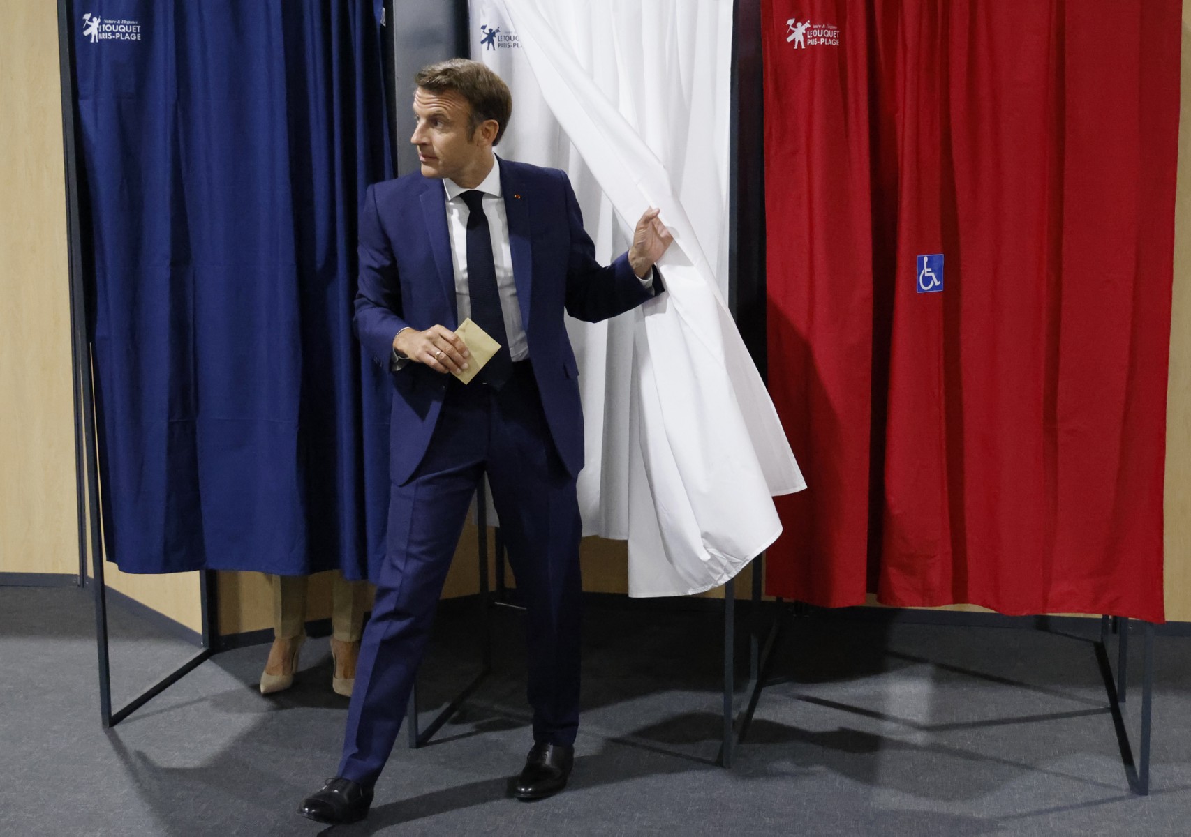 Législatives: Percée de la gauche unie qui fait jeu égal avec le camp Macron