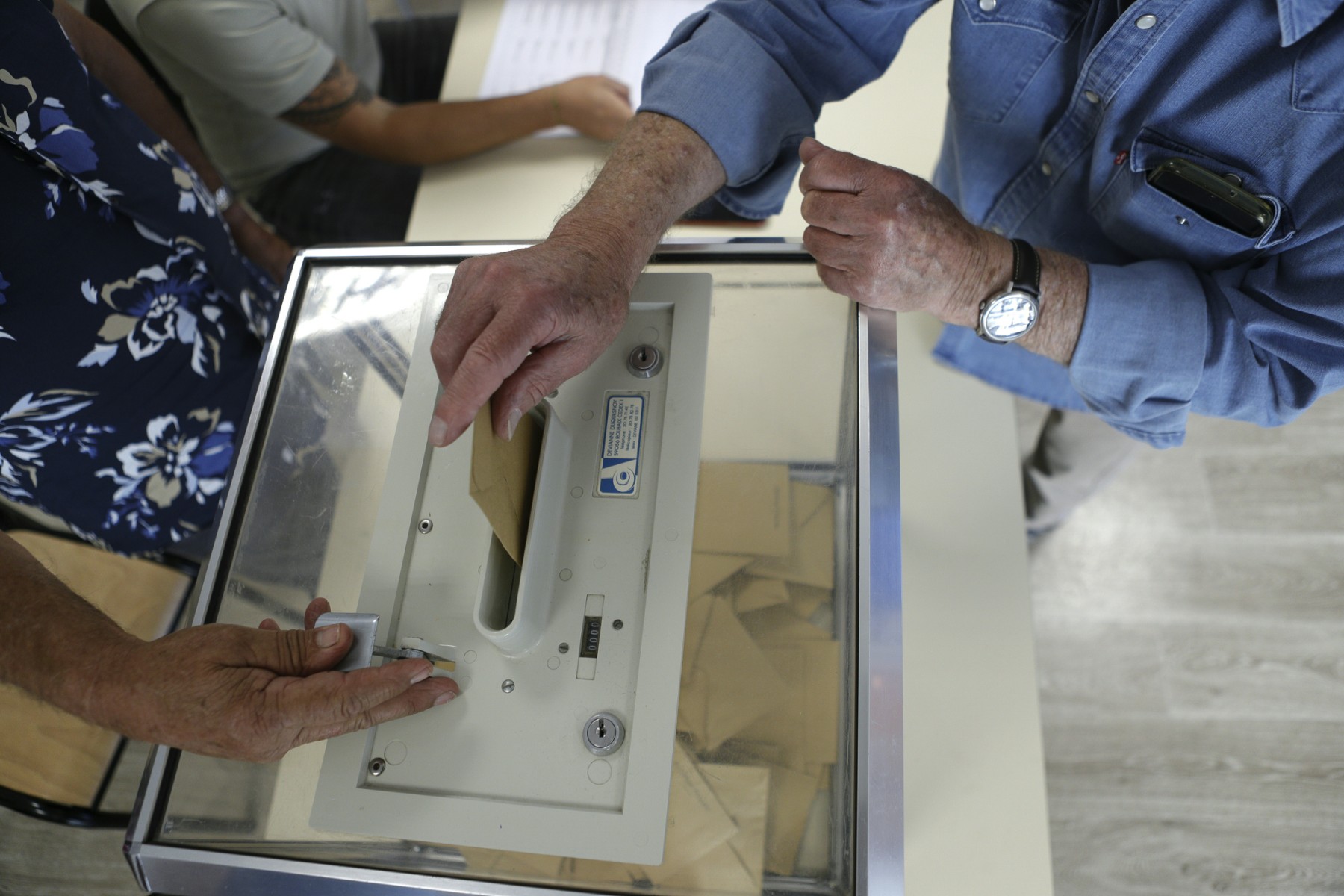 Législatives: La campagne entre dans le dur