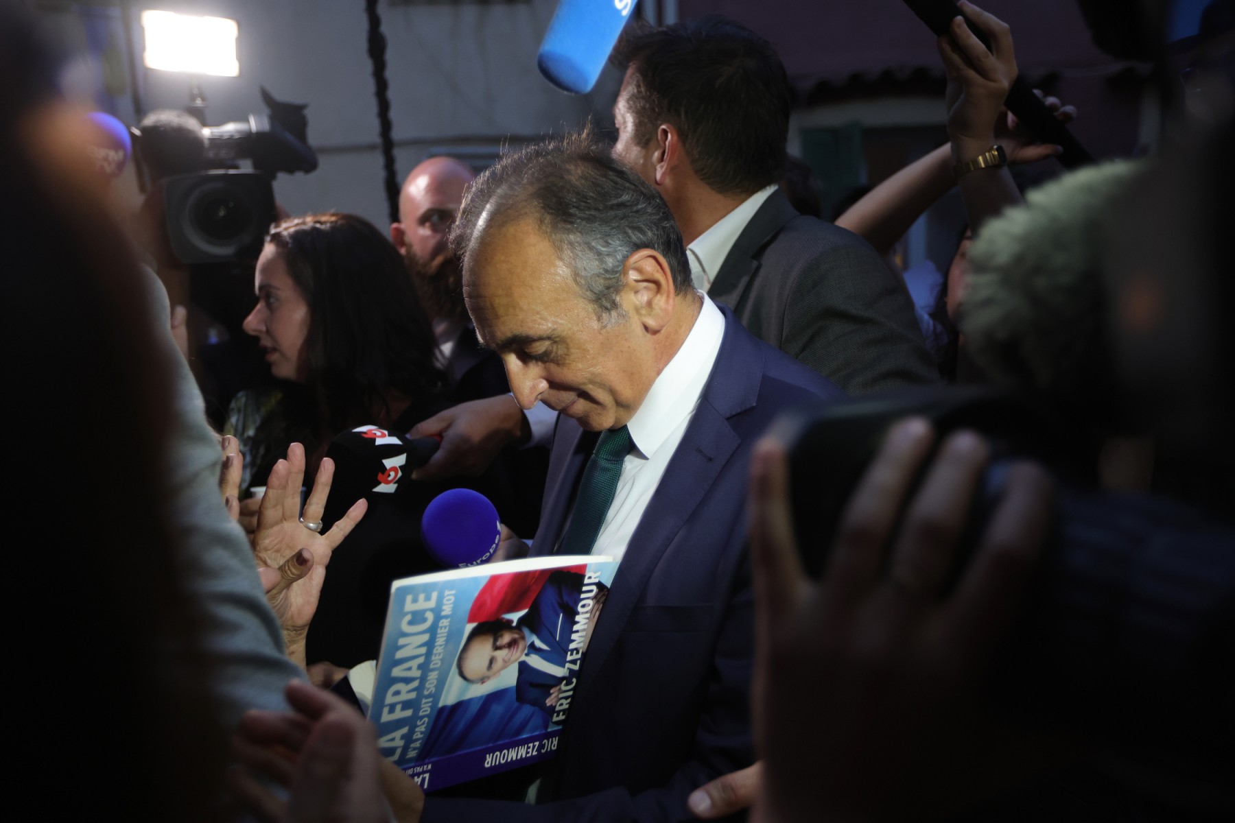En France, l'extrême droite caresse l'espoir de consolider son ancrage