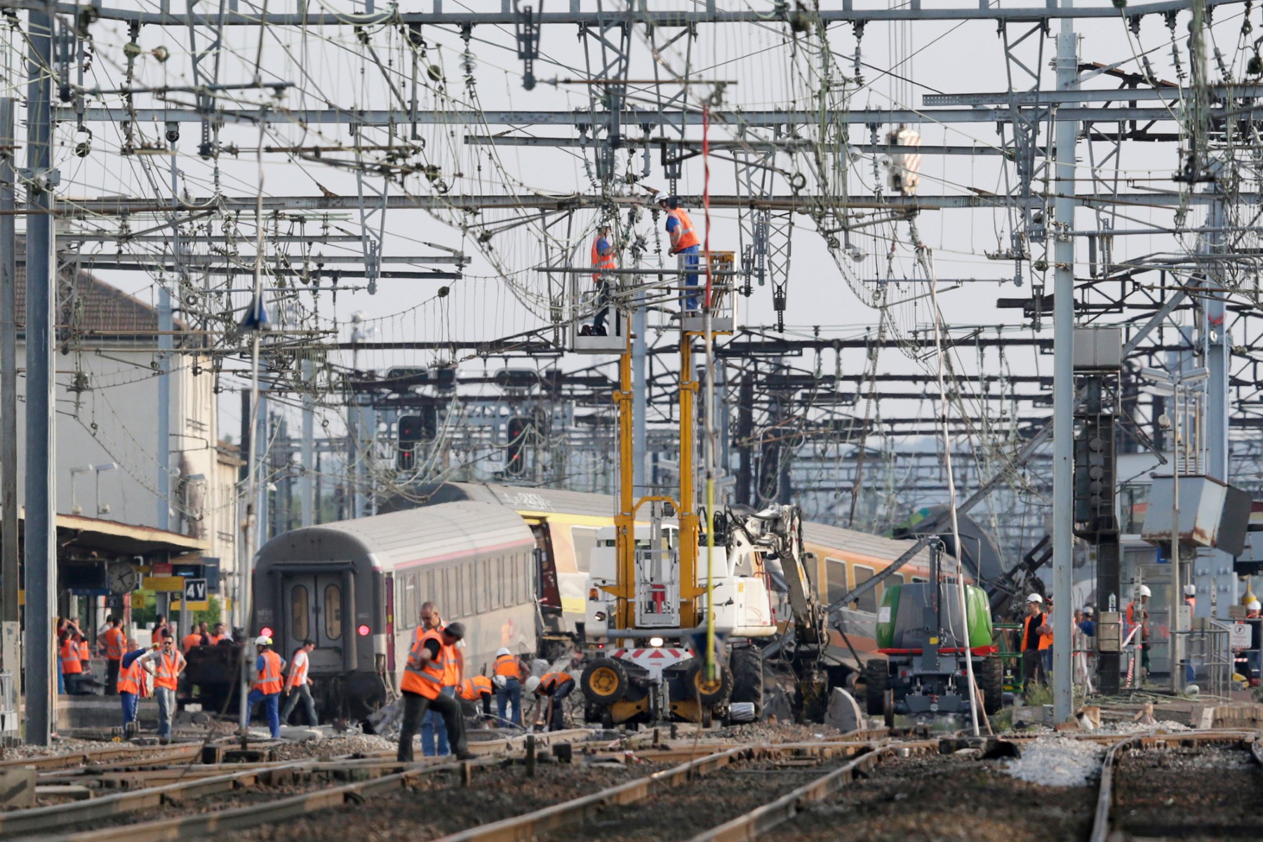 Brétigny: peine maximale requise contre la SNCF, relaxe pour SNCF Réseau et le cheminot