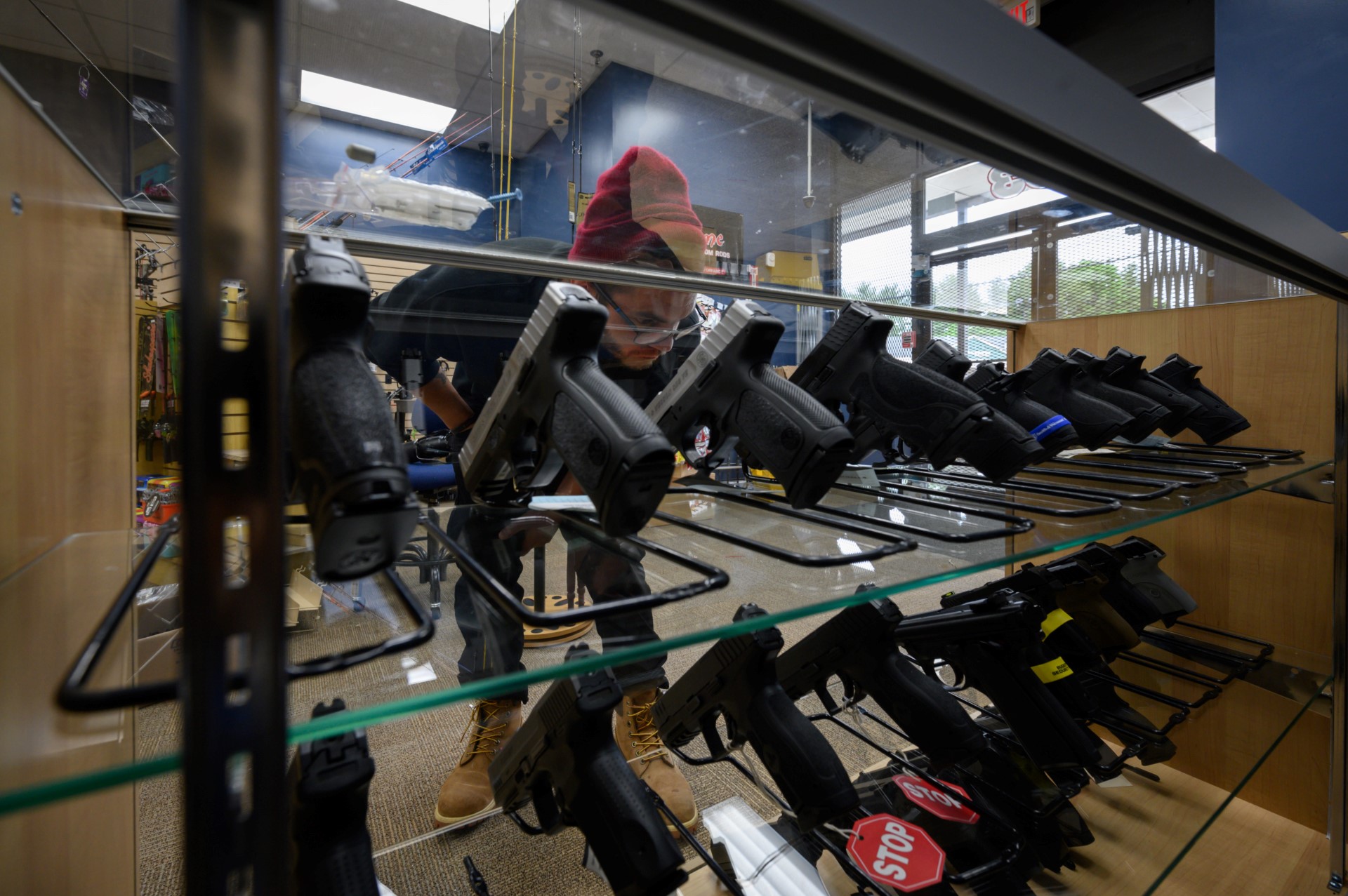 Des sénateurs américains dévoilent une proposition de loi pour limiter la violence par arme à feu
