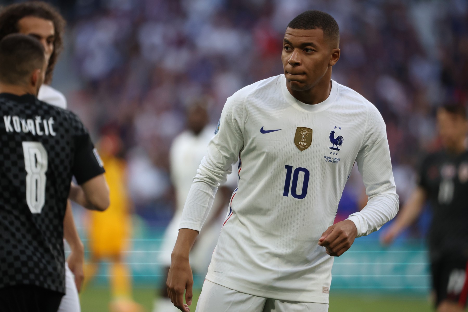 Pour Florentino Perez, Mbappé «a cédé a une pression politique et économique»